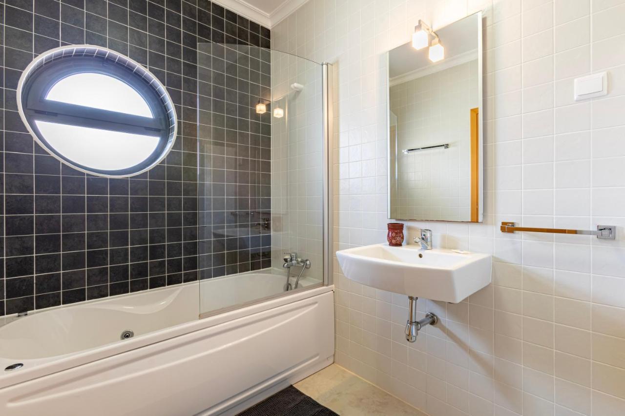 Lagos Beach Condo * Lagos